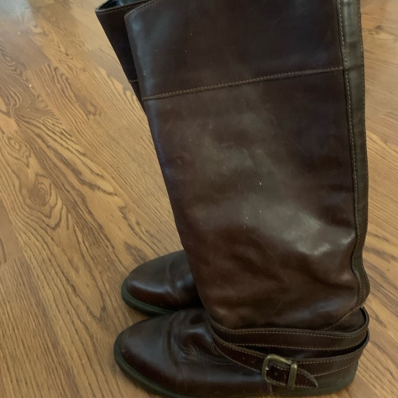 Brown leather boots - Picture 5 of 6